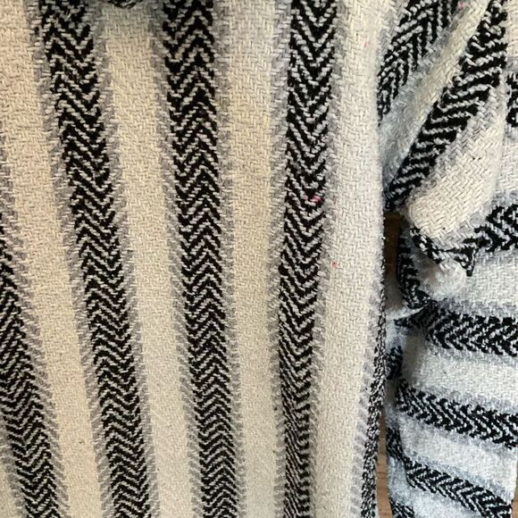 Earth Ragz Hoodie Unisex Black White Striped Baja Pullover Size Medium - Picture 10 of 12
